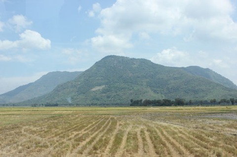Bảy  Núi (Thất Sơn), một quần thể núi non có một không hai ở Nam Bộ mà thiên nhiên ban tặng, đây cũng là "nóc nhà" của đồng bằng sông Cửu Long